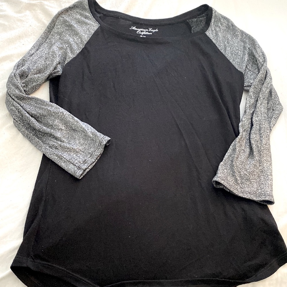 American Eagle T-shirt. 3/4 sleeve. Size M
